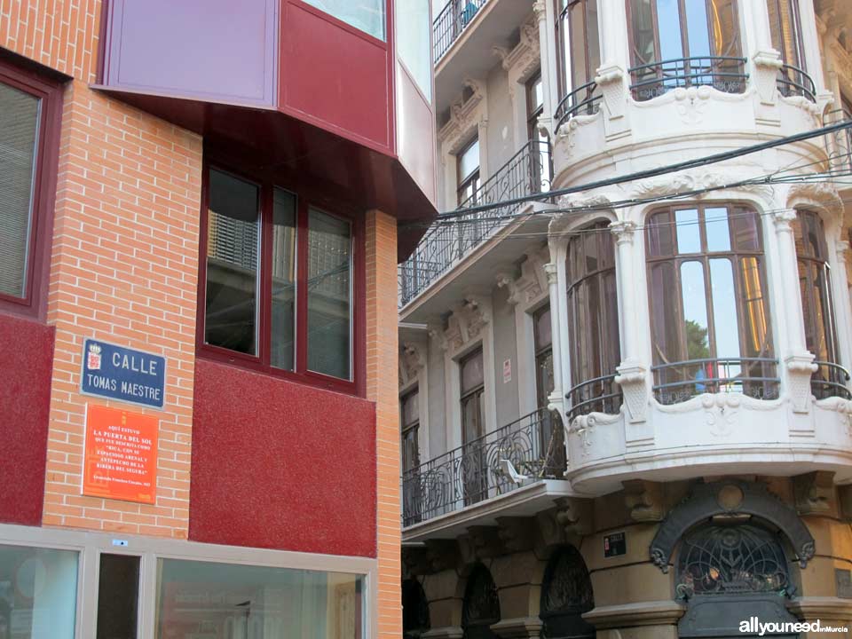 Calle Tomás Maestre. Cool stuff in Murcia. Metal Plates Describing Historical Events