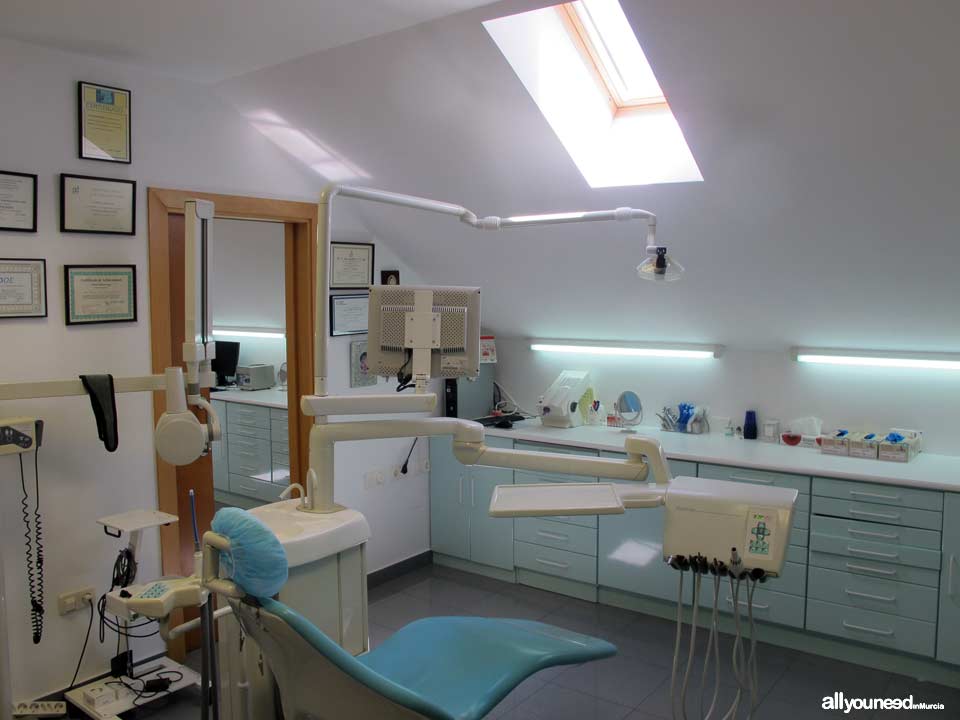 Clínica Dental Doctores Mompeán Gambín en Murcia y Beniel