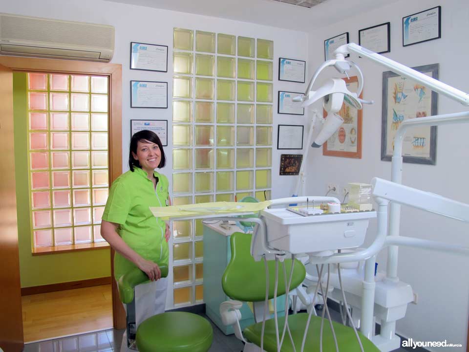 Clínica Dental Doctores Mompeán Gambín 