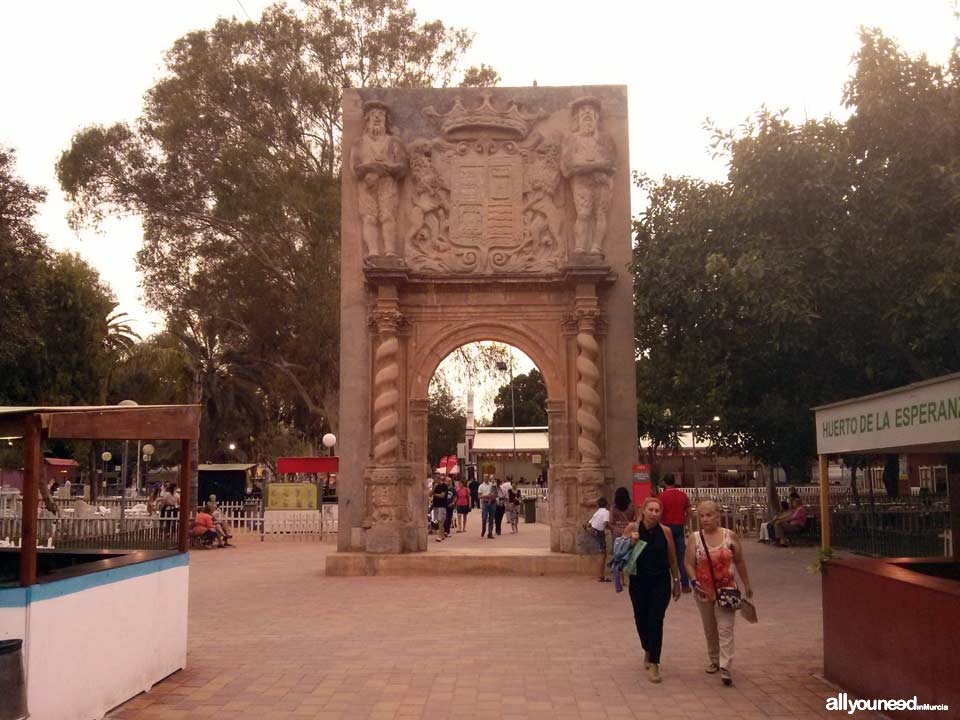 Portada de la Casa del Huerto de Las Bombas
