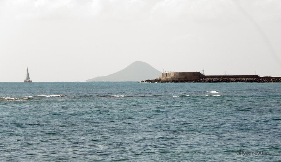 Puerto de San Pedro del Pinatar al fondo