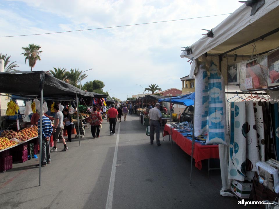 Mercado semanal de Santiago de  La Ribera