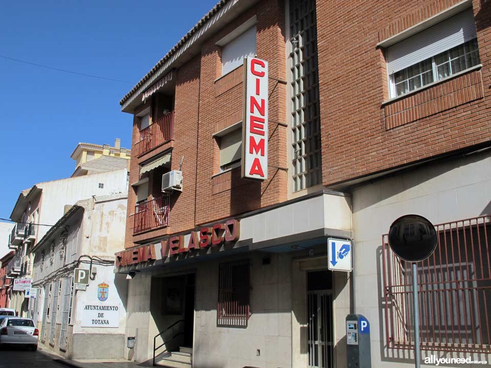 Calle Santa Eulalia. Sala de Artes Escénicas. Cine Velasco. Totana