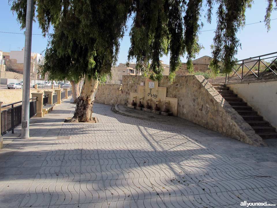 Arco de San Pedro, de las Ollerías, o de La Rambla. Fuente de San Pedro