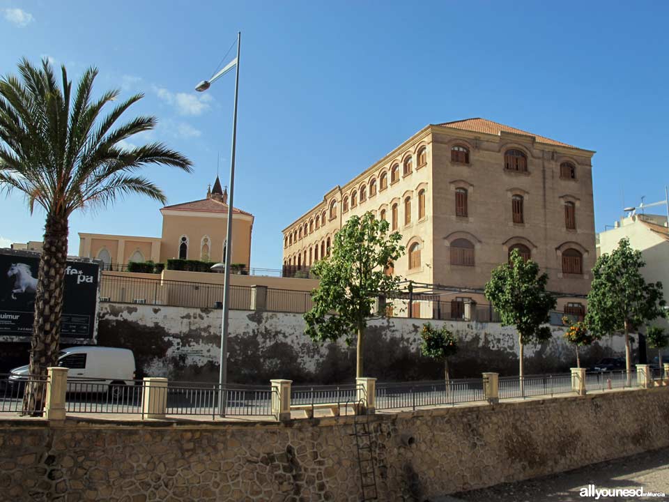 Capilla y colegio de la Milagrosa