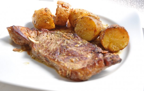 Asado de carne con patatas. Valle de Ricote